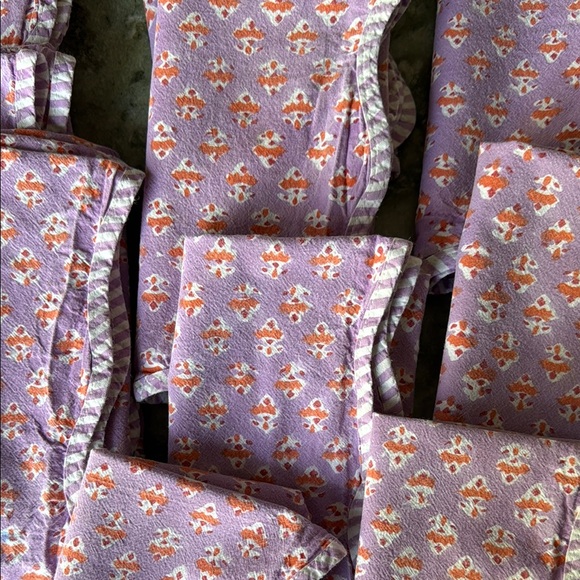 Furbish scalloped edge napkins — set of 10 - Picture 2 of 5